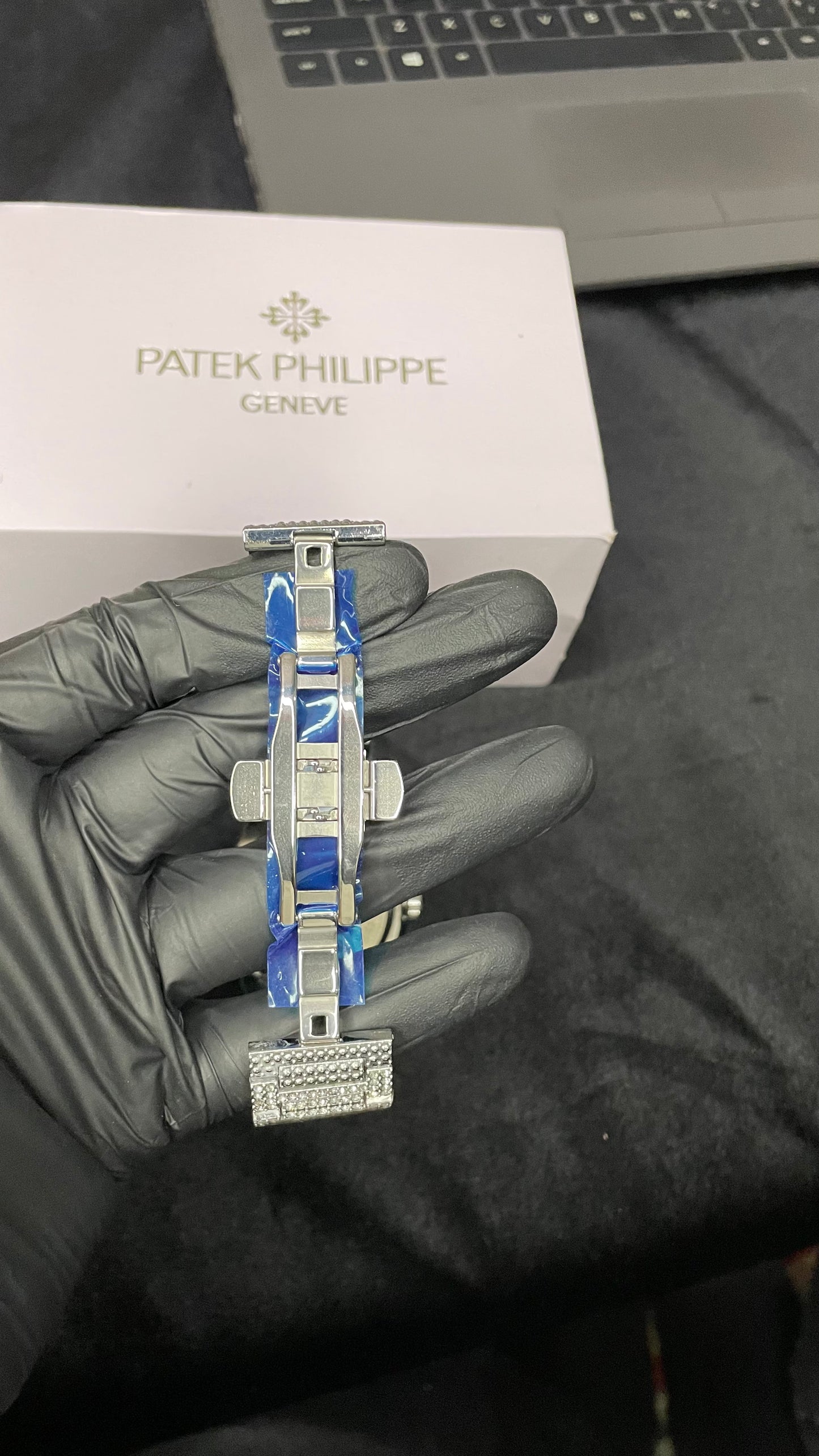 PATEK PHILLIPE (DIAMOND-SILVER)
