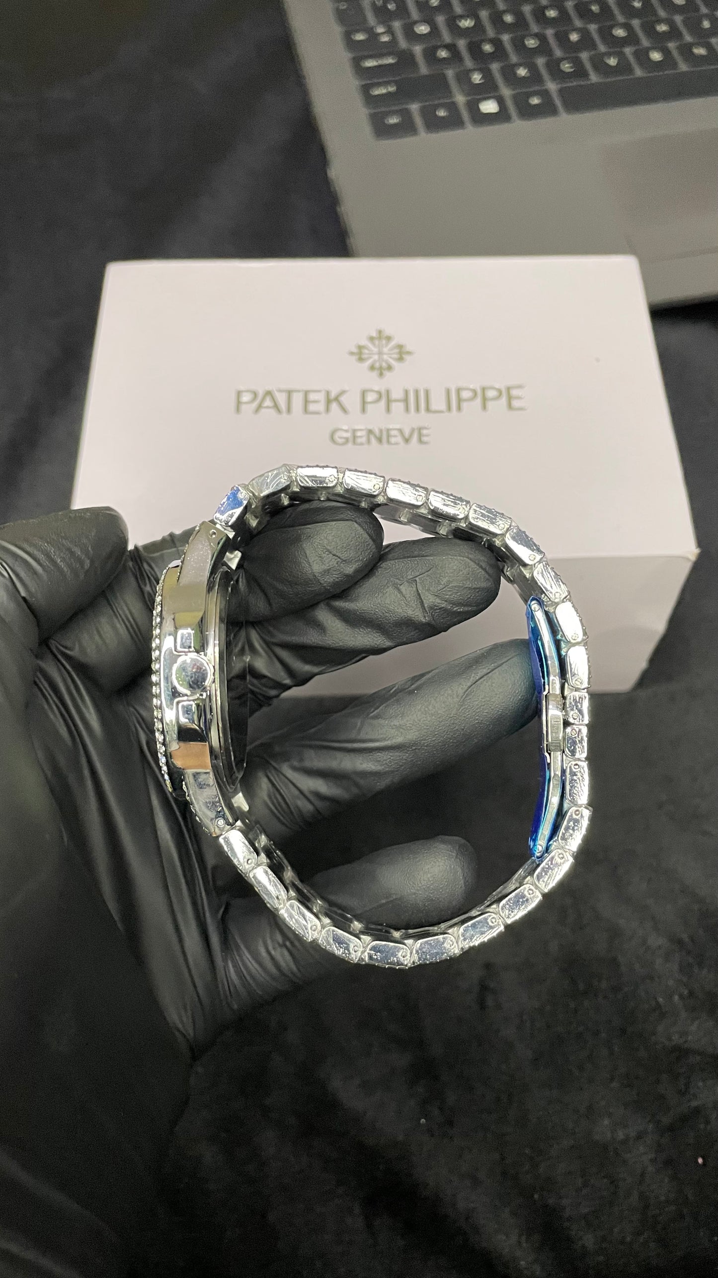PATEK PHILLIPE (DIAMOND-SILVER)