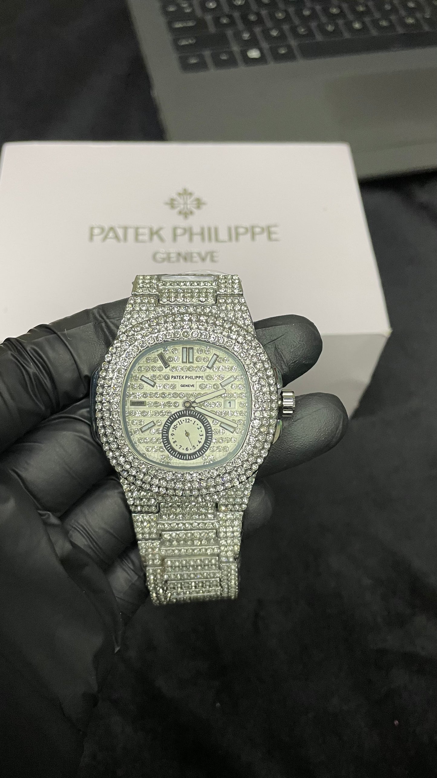 PATEK PHILLIPE (DIAMOND-SILVER)